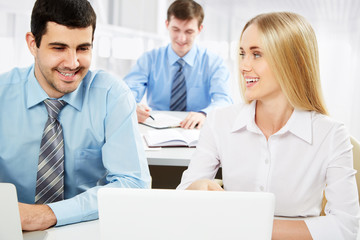 Obraz premium Business partners working at modern office