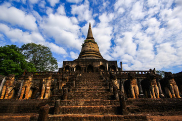 Fototapeta premium Wat Chang Lom, Si Satchanalai Historical Park at Sukhothai Thailand