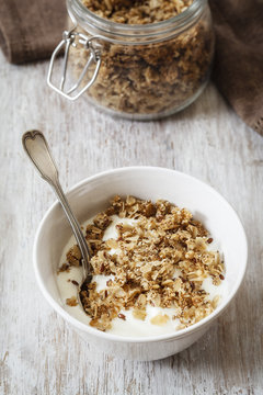 Homemade crunchy muesli, oat, amaranth and linseed