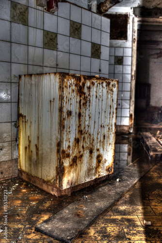 "Kühlschrank im Keller" Stockfotos und lizenzfreie Bilder auf Fotolia