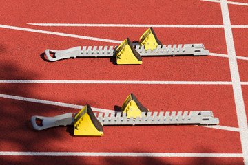 Startblock beim 100 Meter Wettkampf