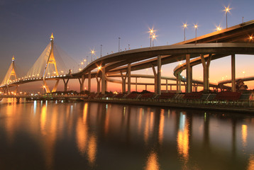 Fototapeta na wymiar Night view of Bhumibol Bridge in Thailand, also known as the Industrial Ring Road Bridge