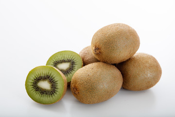 Obraz premium Kiwis on white background