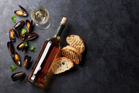 Mussels and wine