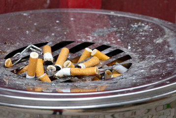 Öffentlicher Aschenbecher