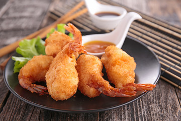 fried shrimp and sauce