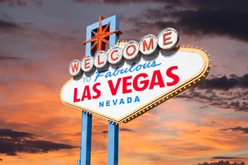 Foto op Plexiglas Las Vegas welkomstbord met zonsopganghemel © trekandphoto