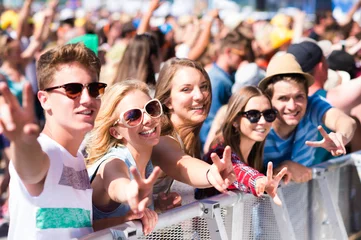 Fototapeten Teenagers at summer music festival having good time © Halfpoint