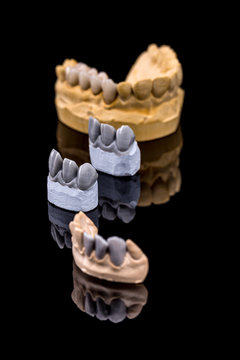 Artificial teeth
