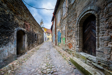 Aida, a narrow cobblestone street in the Old Town, Tallinn, Esto
