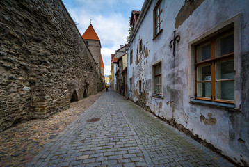 Fototapeta na wymiar Cobblestone street and medieval architecture in the Old Town of