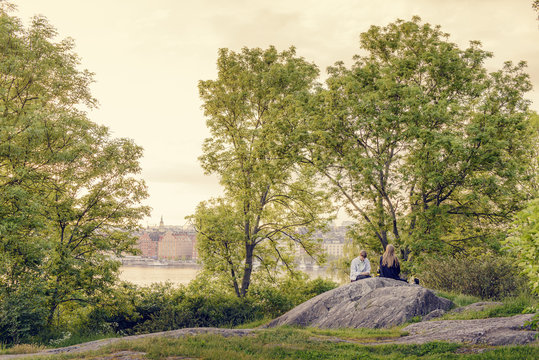 Sweden, Stockholm, Sodermalm, Skinnarviksparken, Skinnarviksberget, People spending evening in park