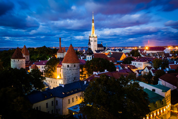 Obraz premium View of the Old Town at night, from Patkuli viewing platform on