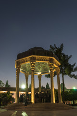 Obraz premium Tomb of Hafez the Great Iranian Poet in Shiraz at night