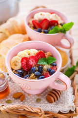 Oatmeal with bananas and berries