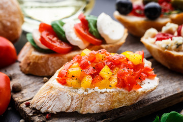 Bruschetta with chopped tomatoes, herbs and oil