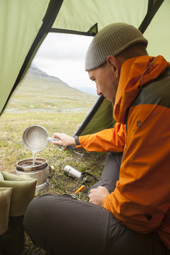 Sweden, Harjedalen, Helagsfjallet, Mid adult man camping