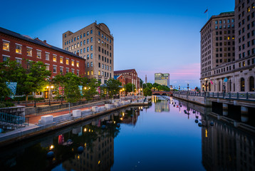Fototapeta na wymiar Buildings along the Providence River at twilight, in downtown Pr