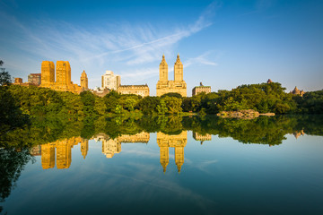 Fototapeta na wymiar Buildings reflecting in The Lake, at Central Park, in Manhattan,