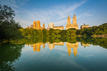 Fototapeta premium Buildings reflecting in The Lake, at Central Park, in Manhattan,