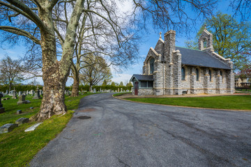 Fototapeta na wymiar Chapel and road at Mount Olivet Cemetery in Frederick, Maryland.