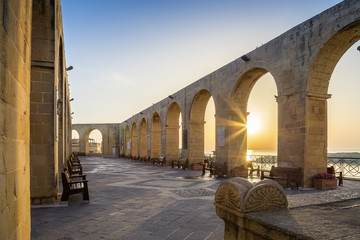 Malta - Upper Barrakka Gardens at sunrise - obrazy, fototapety, plakaty