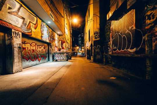 Fototapeta Graffiti Alley at night, in the Fashion District of Toronto, Ont