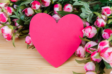 Obraz na płótnie Canvas Roses and heart shape card for your message