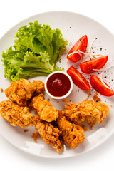 Fried chicken nuggets and vegetables 