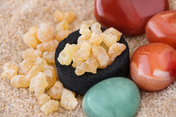 Weihrauch und Edelsteine