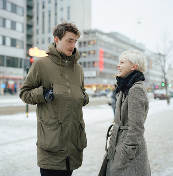 Sweden, Stockholm, Sodermalm, Gotgatan, Young couple talking on sidewalk