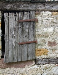 vieux volets en bois