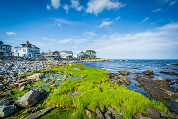 Rocky coast and beachfront homes at Concord Point, in Rye, New H © jonbilous