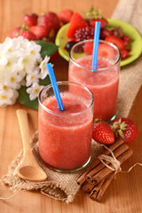 frullato di fragola e frutti di bosco