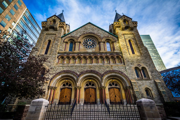 Fototapeta na wymiar St Andrew's Presbyterian Church, in downtown Toronto, Ontario.