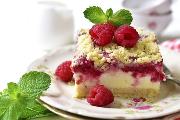 Cake with cottage cheese,raspberry and streusel.