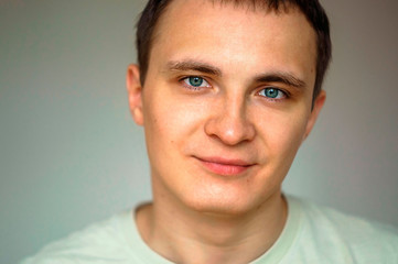 Obraz premium Highly detailed image of a happy smiling young attractive man