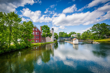 Obraz premium The Winnipesaukee River, in Lakeport, Laconia, New Hampshire.