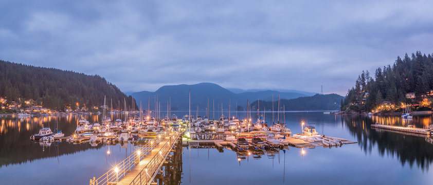 Hafen von Deep Cove, North Vancouver, Panorama zur Abenddämmerung