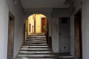 Fototapeta na wymiar Old narrow alley