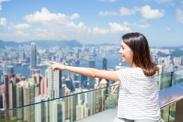 Fototapeta na wymiar Woman finger pointing out the location in Hong Kong