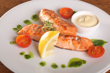 Grilled Salmon with lemon and sauce