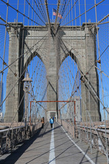 Naklejka premium Brooklyn Bridge w słoneczny dzień w zimie