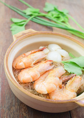casseroled shrimps with glass noodles