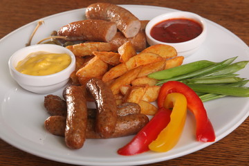 beer snack of sausages and mashed potatoes