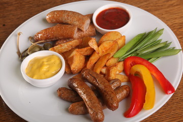 beer snack of sausages and mashed potatoes