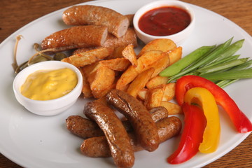 beer snack of sausages and mashed potatoes