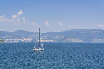 Fototapeta premium Sailing in Sanxenxo