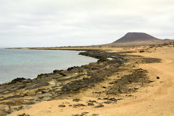 Fototapeta na wymiar Playa del Salado en la isla de La Graciosa. Archipielago Chinijo .Lanzarote. Canarias . España