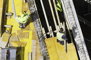 Schalungsträger zwischen Betonwänden